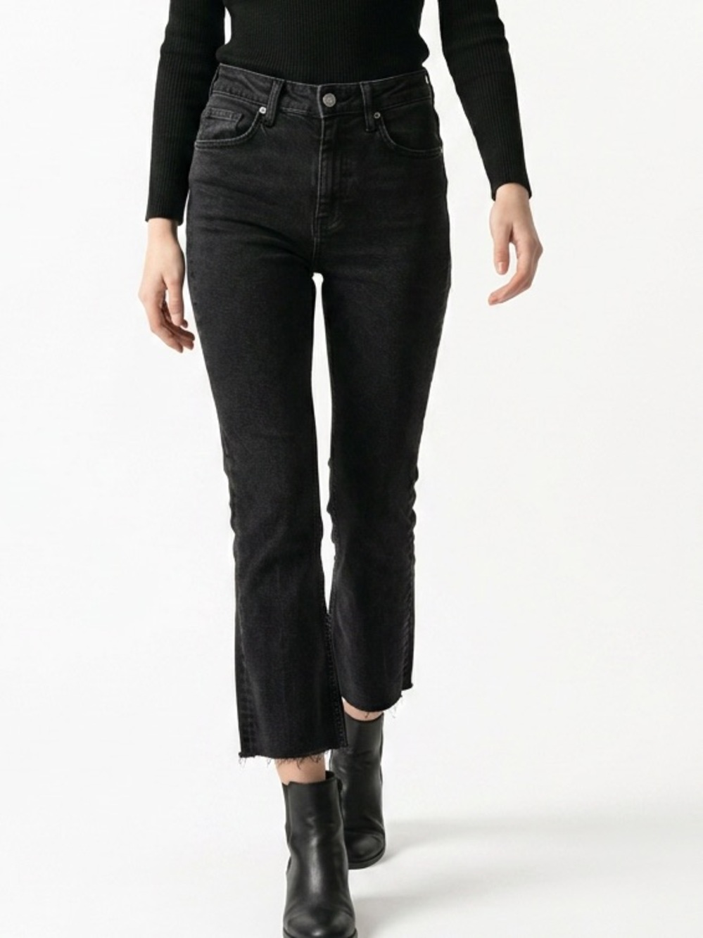 Zara Jeans Women Size 2 Black good High Rise Raw Hem Straight Slim Denim